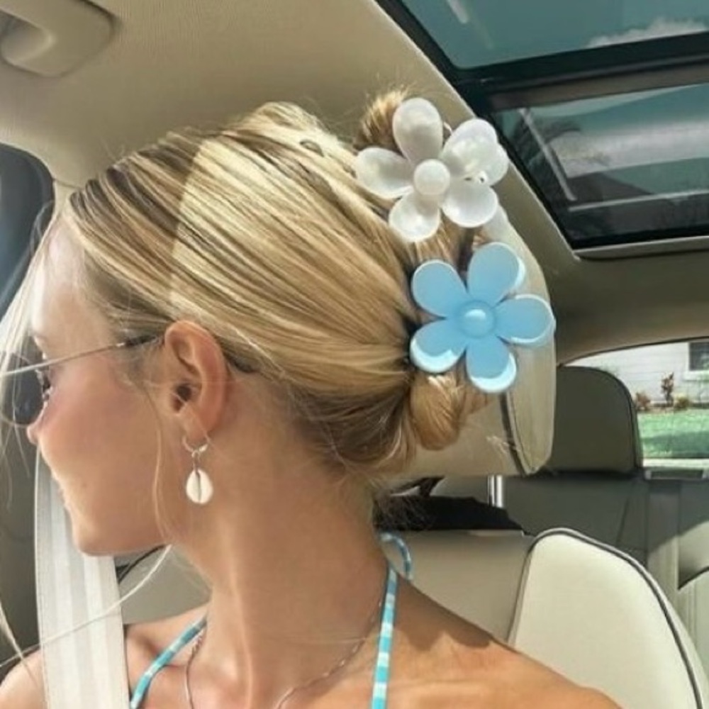3PC Large Flower Hair Clips 🌸🍦☀️ - Picture 3 of 16